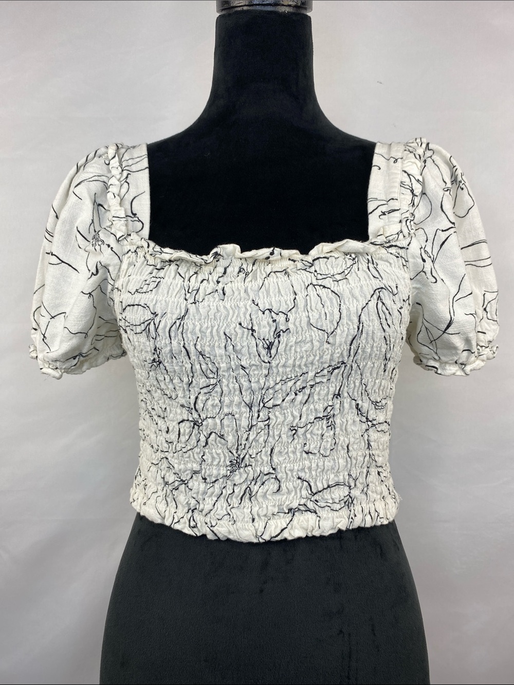 Monteau Los Angeles Cottagecore Smocked Floral Puff Sleeve Crop Top Size Large